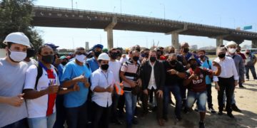 Paes retoma obras da Transbrasil e apresenta projeto de integração com VLT