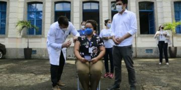 Prefeitura do Rio aplica segunda dose em trabalhadores da Educação