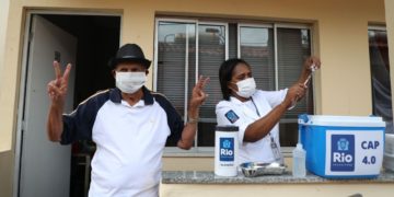 Prefeitura inicia a aplicação da dose de reforço em idosos institucionalizados