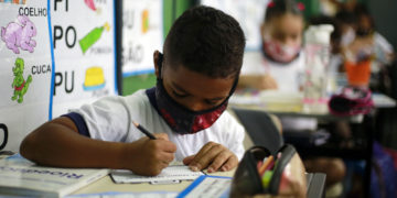 Rio volta às aulas com ensino totalmente presencial
