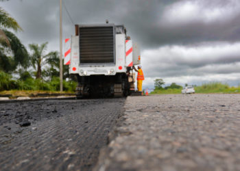 Eduardo Paes retoma Programa Asfalto Liso; primeira via benficiada será a Av. Brasil