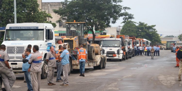 Força tarefa da Colmlurb em Petrópolis - Foto: Alexandre Macieira