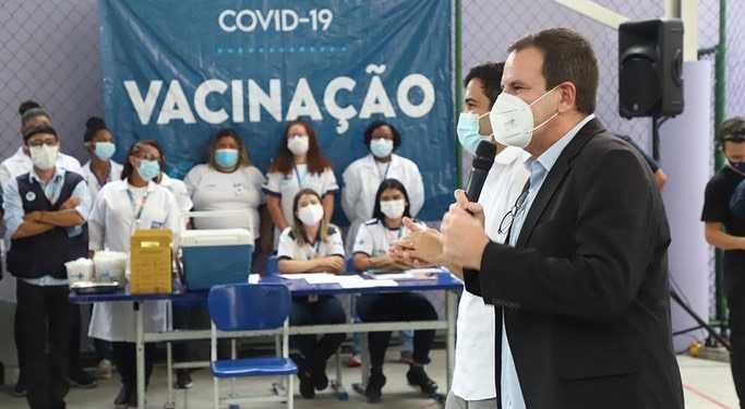 Prefeito Eduardo Paes comenta sobre a importância de vacinar as nossas crianças.