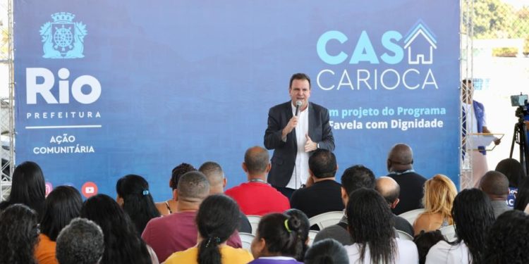 Paes anuncia que 300 moradias do Morro da Providência serão beneficiadas com o programa Casa Carioca.