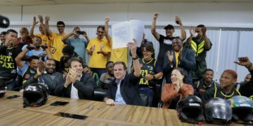 Eduardo Paes regulamenta a profissão de mototaxista na cidade do Rio