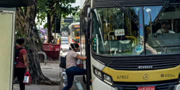 Paes anuncia passagem de ônibus e BRT gratuita no dia da eleição