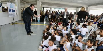 Paes inaugura mais uma unidade escolar do Programa Fábrica de Escolas