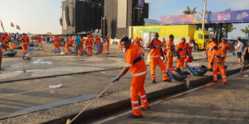 Comlurb remove 892 toneladas de lixo no Réveillon 2023 em todos os pontos oficiais de festas