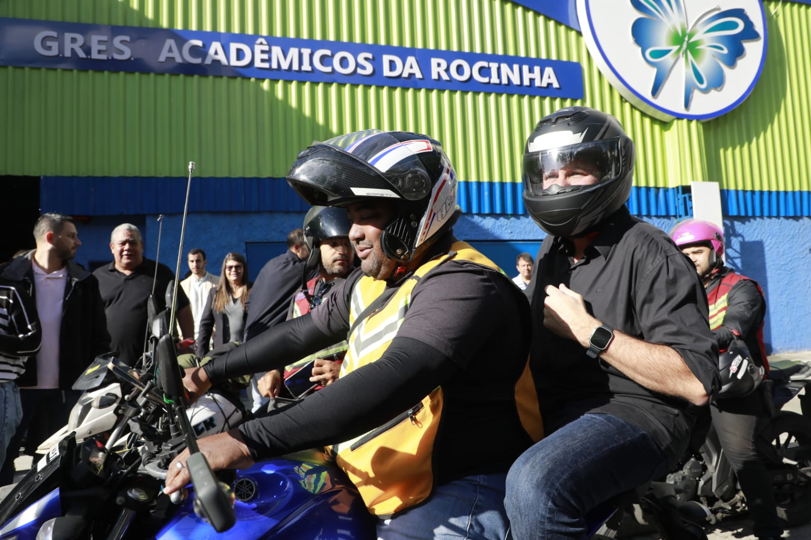 Paes faz a primeira corrida com o aplicativo Moto.Rio - Eduardo Paes