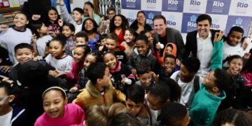 Paes inaugura novos Ginásios Experimentais Tecnológicos