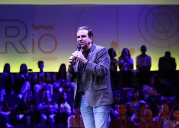Paes participa da cerimônia de abertura do Senac Rio Summit