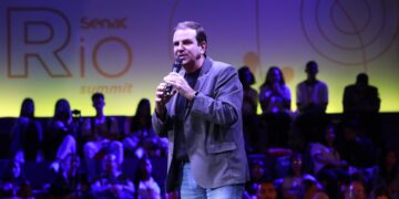 Paes participa da cerimônia de abertura do Senac Rio Summit