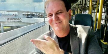 Paes inaugura Terminal Deodoro que integra BRTs, trens e ônibus convencionais