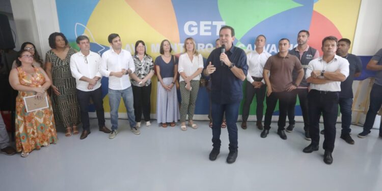 Prefeito Eduardo Paes inaugura mais um GET na Zona Oeste.