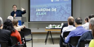 Paes assina contrato de concessão do Jardim de Alah