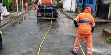 Comlurb mobiliza 900 garis para atuação nas zonas Norte e Oeste após as fortes chuvas