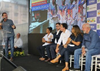 Paes e Lula lançam a pedra fundamental do Campus do IFRJ no Complexo do Alemão