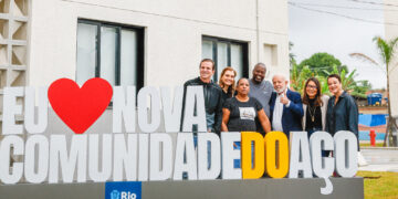 Paes e Lula inauguram primeiros apartamentos do Morar Carioca na Comunidade do Aço