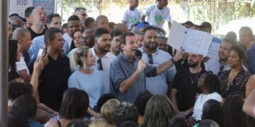 Eduardo Paes lança projeto Casa Carioca no Complexo do Lins