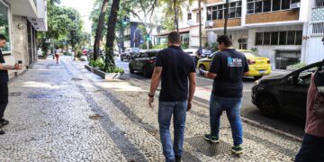 Conservação notifica mais de 110 imóveis em Copacabana por falta de manutenção nas calçadas