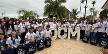 Campeões da Olimpíada Carioca de Matemática recebem kits de viagem para a Disney e para a Nasa