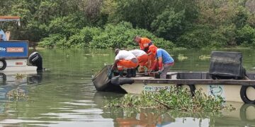 Governo Paes inicia mega operação de limpeza das lagoas de Jacarepaguá