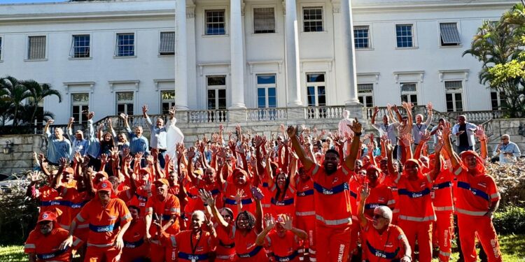 Celebração contou com apresentação de samba comemorativo criado por um gari - Beth Santos/Prefeitura