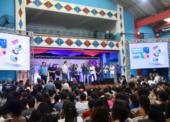 Prefeitura entrega 2.300 cartões da Primeira Infância Carioca para moradores da Zona Oeste