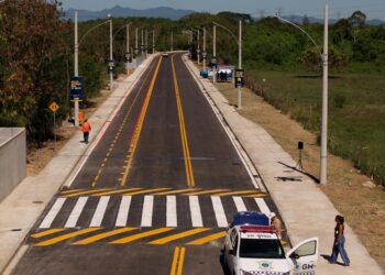 Paes entrega expansão da Estrada do Tingui, em Campo Grande, e obras de drenagem, em Realengo