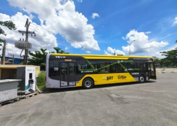 Prefeitura inicia testes com ônibus 100% elétrico no serviço Conexão BRT