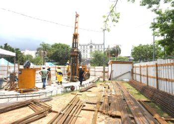 Prefeitura do Rio inicia instalação do monumento em homenagem a Martinho da Vila