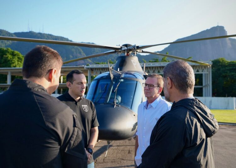 Paes visita bases da CORE e acompanha de perto o trabalho da tropa de elite da Polícia Civil