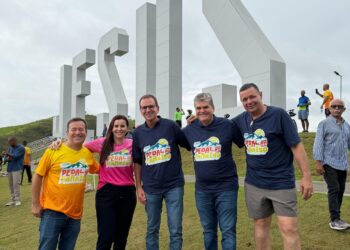 Eduardo Paes participa de prova de ciclismo e evento religioso em Duque de Caxias
