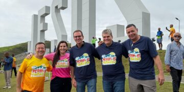 Eduardo Paes participa de prova de ciclismo e evento religioso em Duque de Caxias