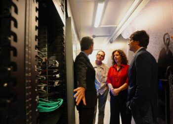 Paes visita laboratório em Petrópolis que abriga o supercomputador mais potente da América Latina