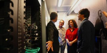 Paes visita laboratório em Petrópolis que abriga o supercomputador mais potente da América Latina